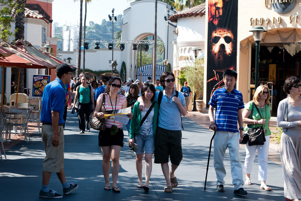 The entourage arrives at Universal Studios