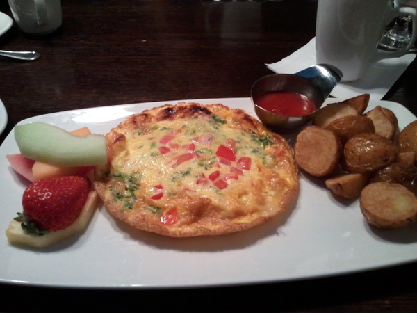 Omelette with ham, cheese and tomato, with Yukon Gold potatoes on the side